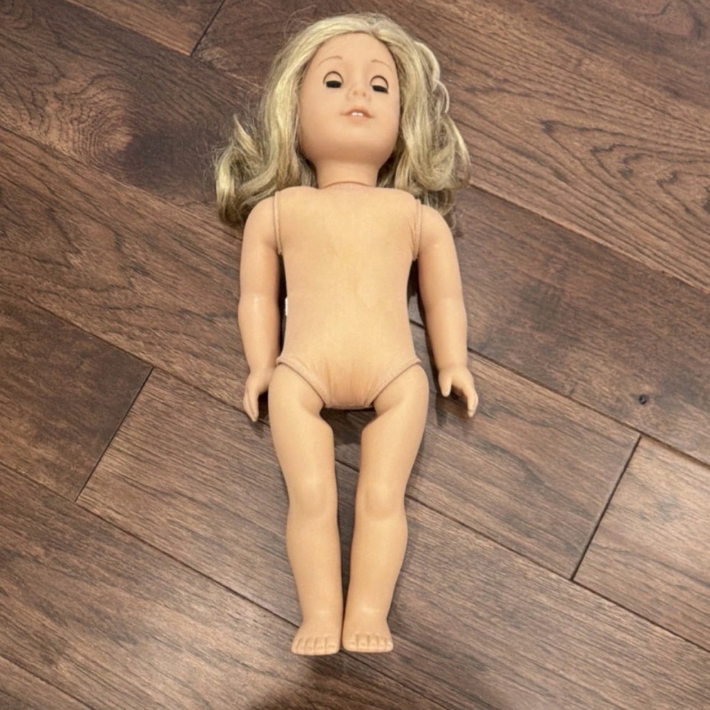 American Girl Blonde Wavy Hair Light Complexion Nude Fashion Doll